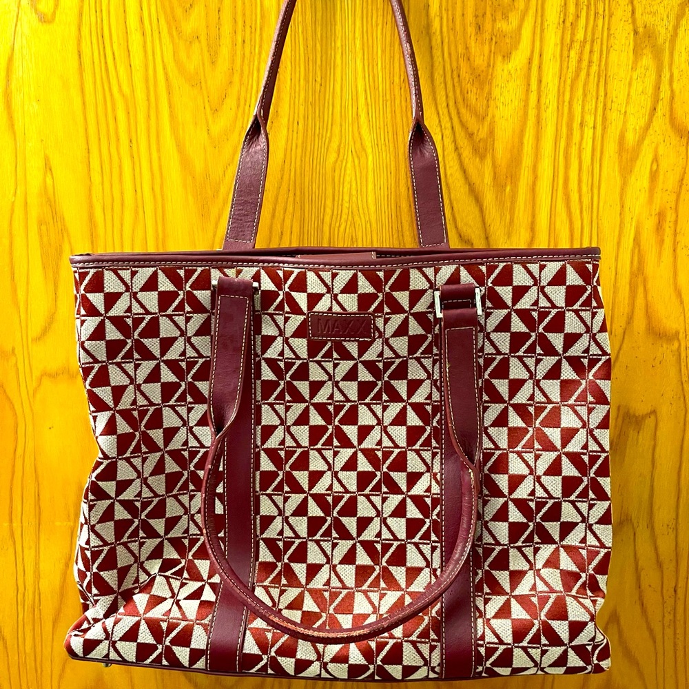 Red Maxx New York tote with dust protector.